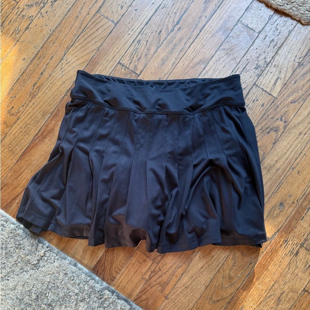 Tuckernuck Black Pleated Skort sz: Medium
